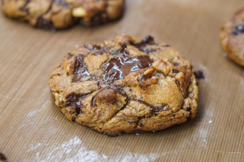 Les cookies au chocolat et aux noix sont parfaits pour une pause gourmande