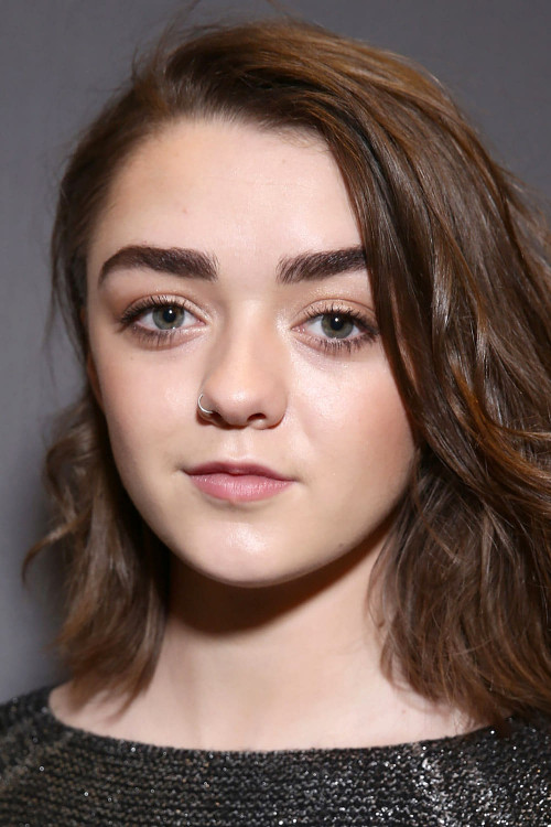 Dans les pas de Maisie Williams : Une étoile montante d'Hollywood