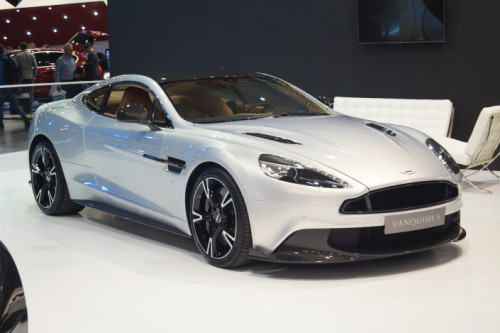 La puissance élégante de l'Aston Martin Vanquish: une sensation de conduite incomparable