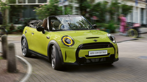 Le Charmant Mini Convertible: La Voiture Décapotable à la Pointe du Style