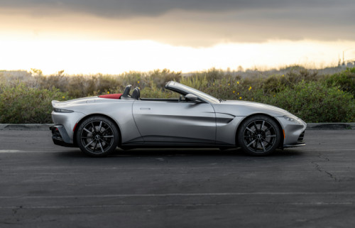 Nouvelle article sur la Vantage d'Aston Martin: la quintessence de la performance automobile